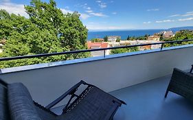 Apartment With Direct Sea View, Free Parking And Close To Beaches And Promenade